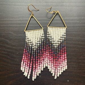 Beaded dangle earrings 🩷
